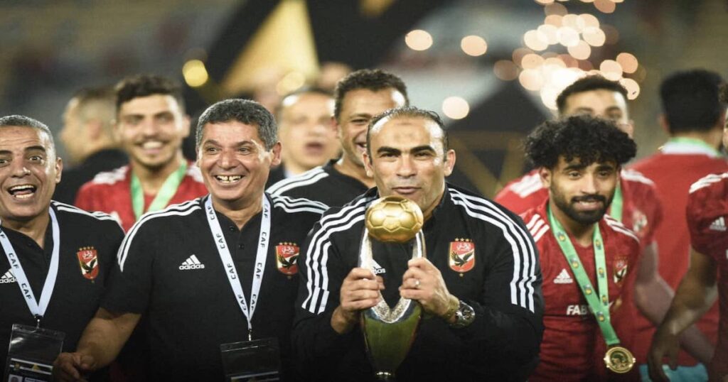 سيد عبد الحفيظ يرفع كأس دوري أبطال إفريقيا عام 2023