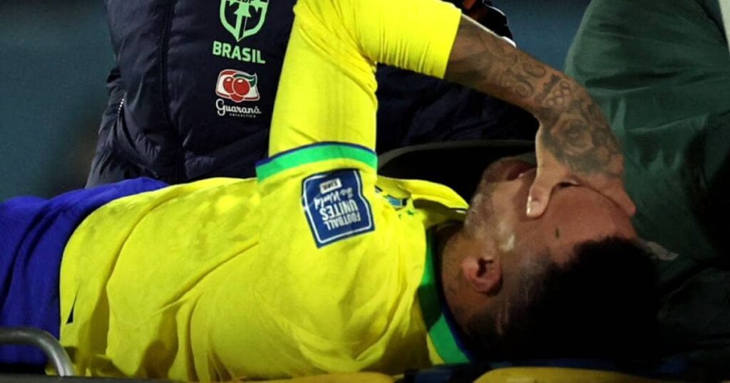 إصابة نيمار خلال مواجهة منتخب البرازيل أمام أوروجواي