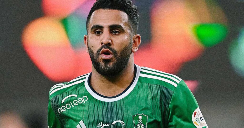 رياض محرز بقميص فريق أهلي جدة