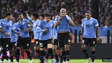 رونالد أراوخو يحتفل بتسجيل هدف في مباراة الأرجنتين وأوروغواي بتصفيات كأس العالم 2026