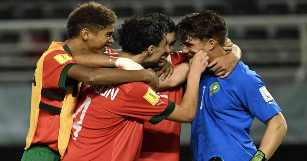 حارس منتخب المغرب للناشئين طه بنغوزيل يتألق أمام إيران ويقود بلاده لربع نهائي كأس العالم 2023