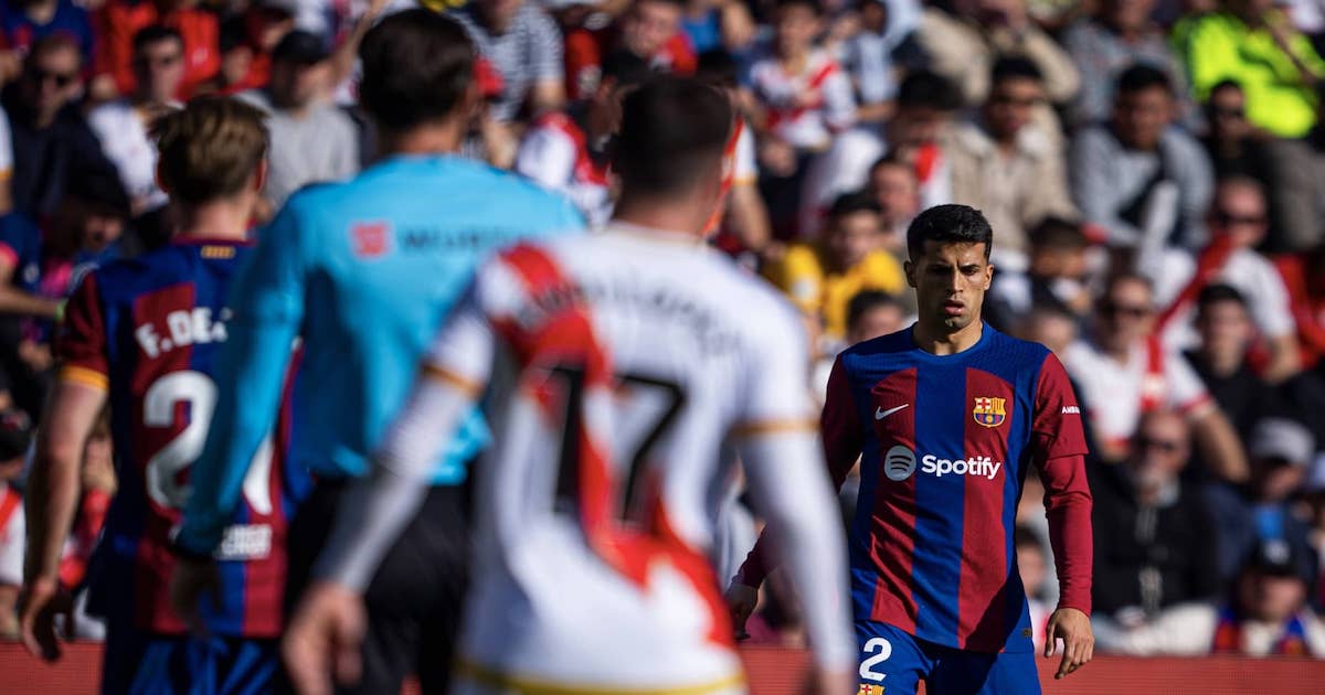 جواو كانسيلو في مباراة برشلونة ضد رايو فاليكانو