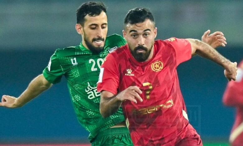 احتفال لاعب العربي الكويتي علي خلف بهدفه في النجمة
