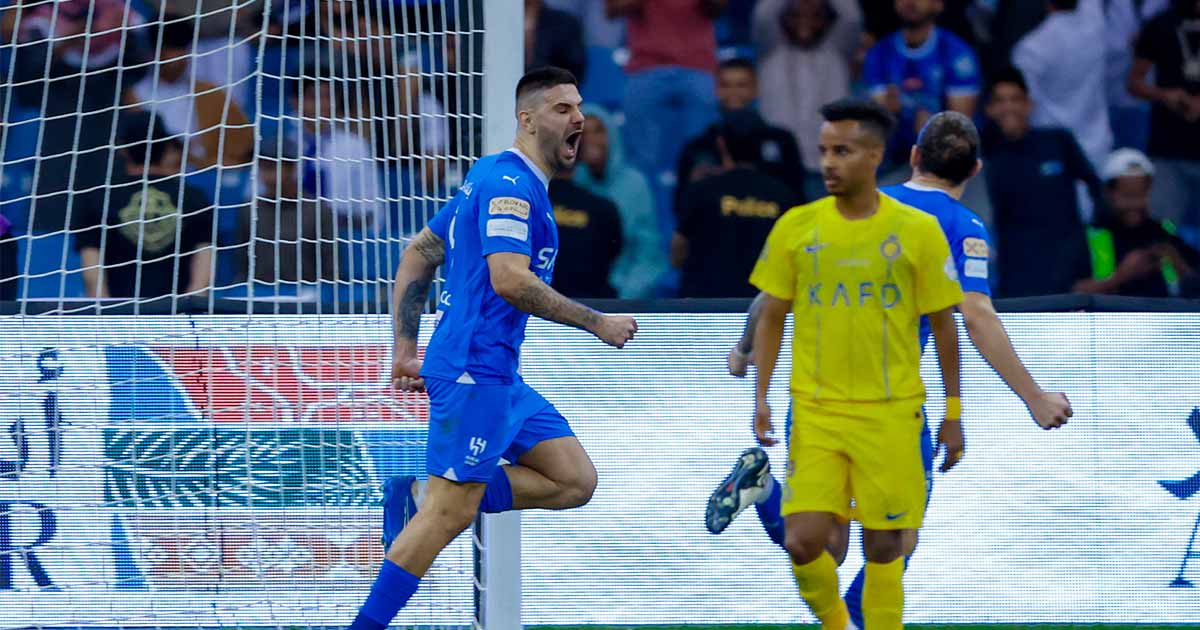 الهلال يتوج بكأس موسم 2023 بفوزه على النصر