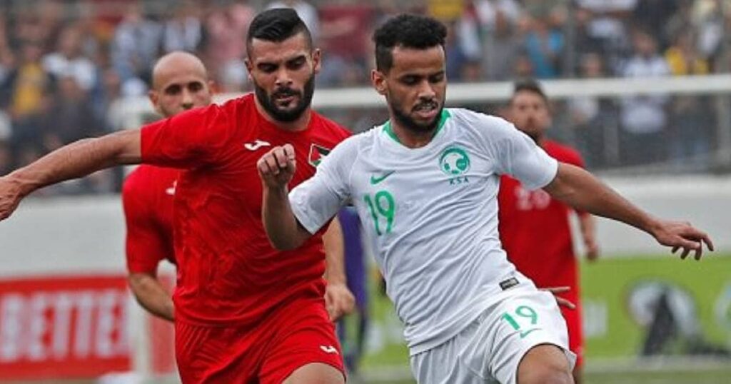 صورة من مباراة السعودية وفلسطين
