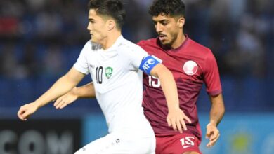 لقطة من مباراة قطر وأوزبكستان