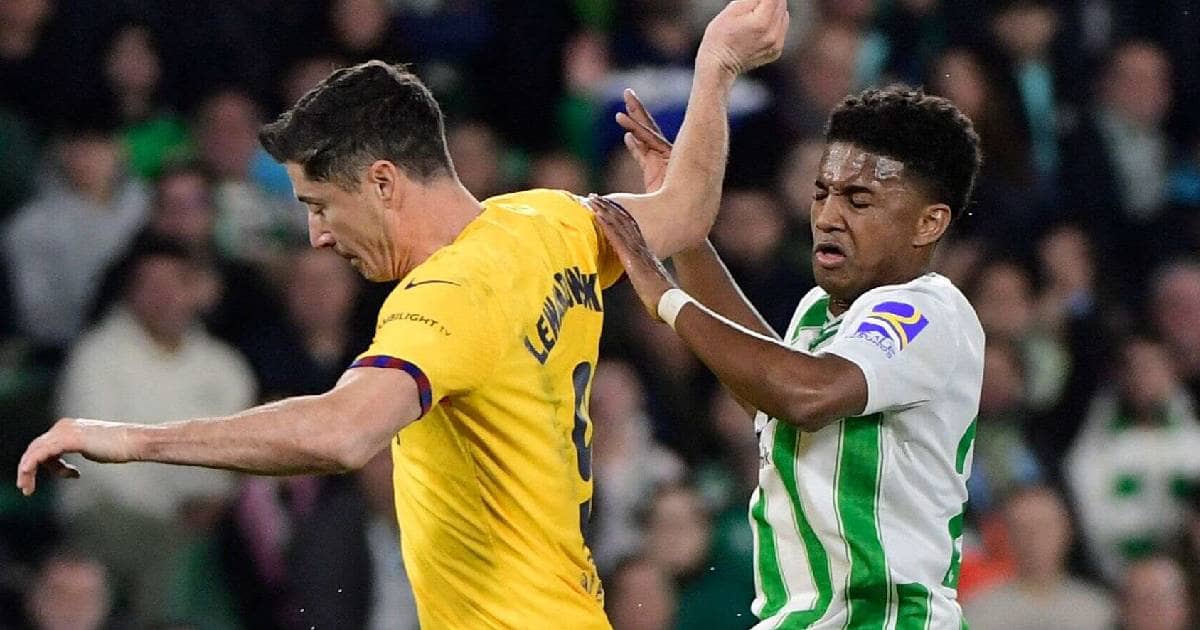 ليفاندوفسكي - صورة من مباراة برشلونة وريال بيتيس 21 يناير 2024