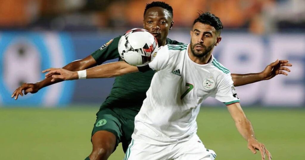 رياض محرز في مباراة الجزائر ضد بوركينا فاسو