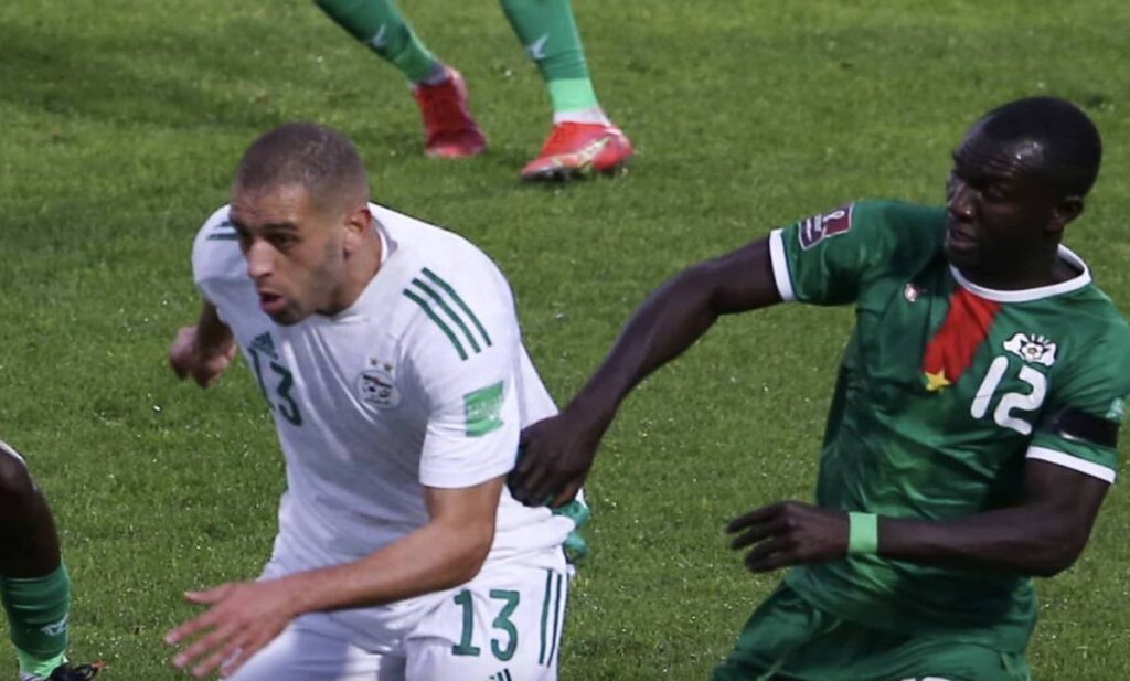 إسلام سليماني في مباراة الجزائر وبوركينا فاسو