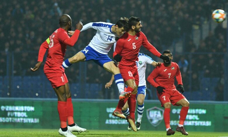 صورة من مباراة سابقة بين فلسطين وأوزبكستان
