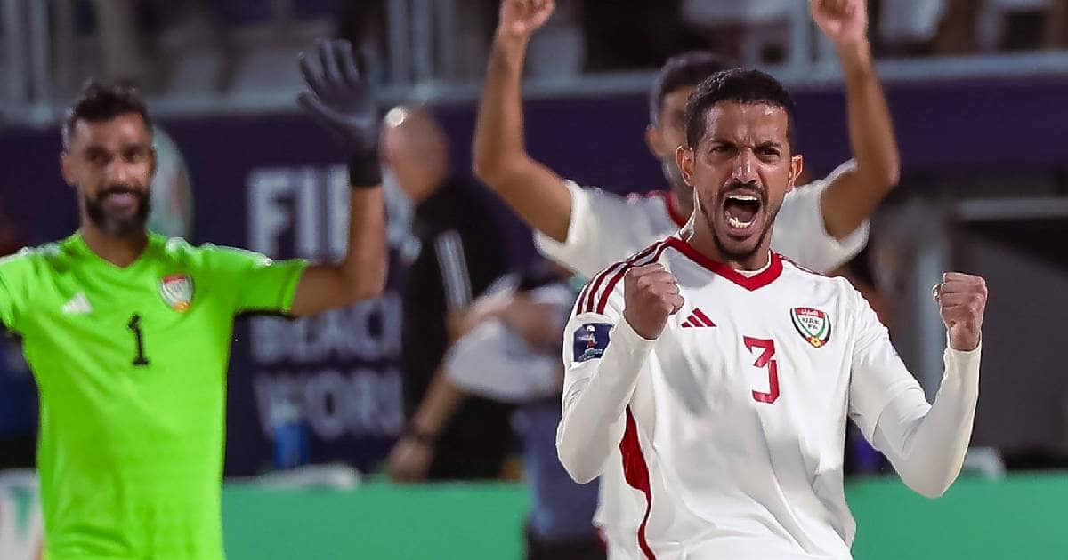احتفال لاعبي منتخب الإمارات لكرة القدم الشاطئية بالتأهل لربع نهائي كأس العالم