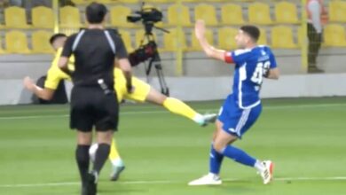 شاهد.. بوبليتي يفلت من طرد مباشر بعد تدخل عنيف على عادل تاعرابت