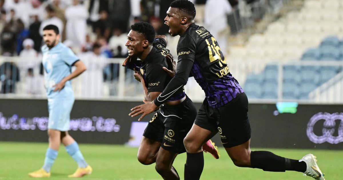 سفيان رحيمي يُورط العين أمام بني ياس.. ولوليندو يفض الاشتباك سفيان رحيمي يُورط العين أمام بني ياس.. ولوليندو يفض الاشتباك