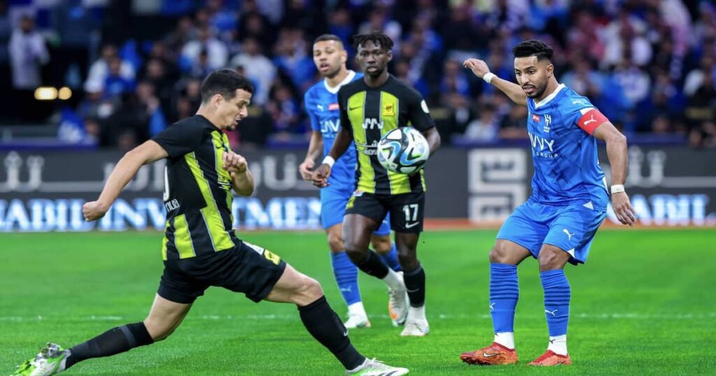 صورة من مباراة الهلال والاتحاد في دوري روشن