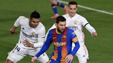 ليونيل ميسي ولوكاس فاسكيز وكاسيميرو في مباراة الكلاسيكو