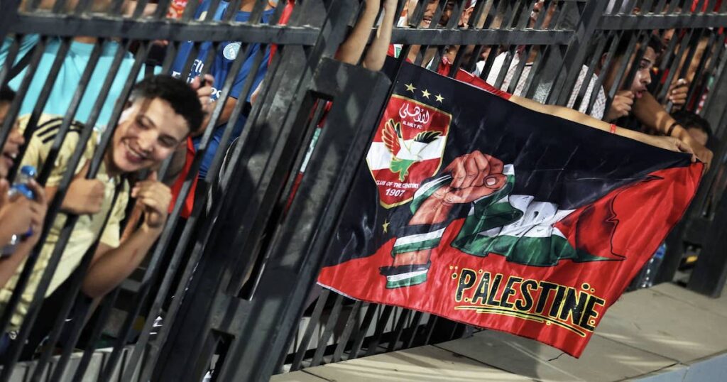 جمهور الأهلي يساند فلسطين وغزة