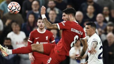 سوبوزلاي في مباراة ليفربول وتوتنهام بالدوري الإنجليزي