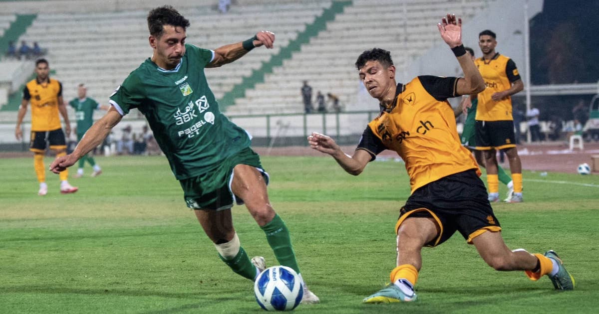 أفلت نادي العربي من تعادل مُخيب للآمال أمام ضيفه القادسية، مساء اليوم الاربعاء 21 أغسطس 2024، في إطار الجولة الثالثة من الدوري الكويتي الممتاز.